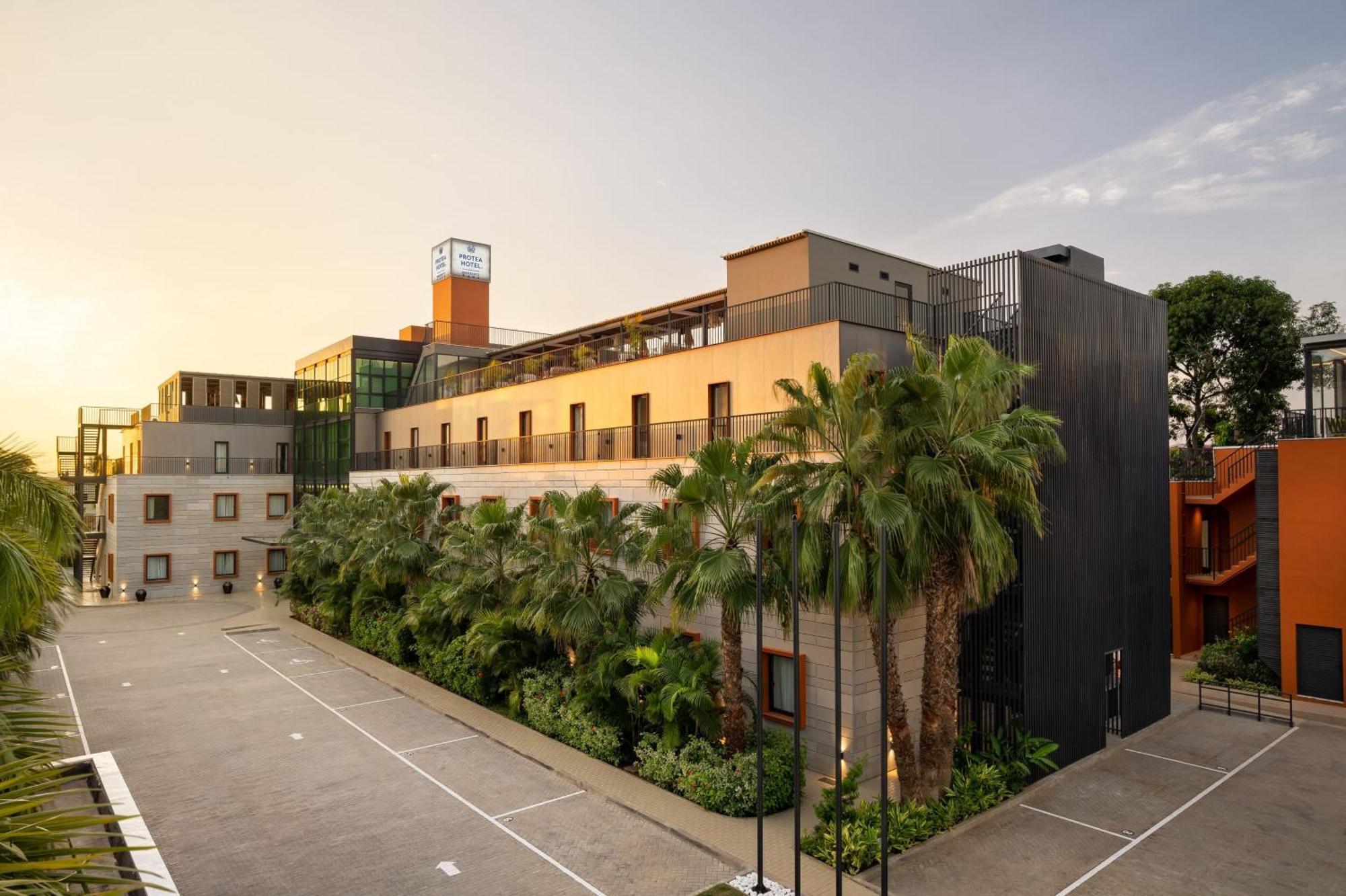 Protea Hotel By Marriott Luanda Exterior foto